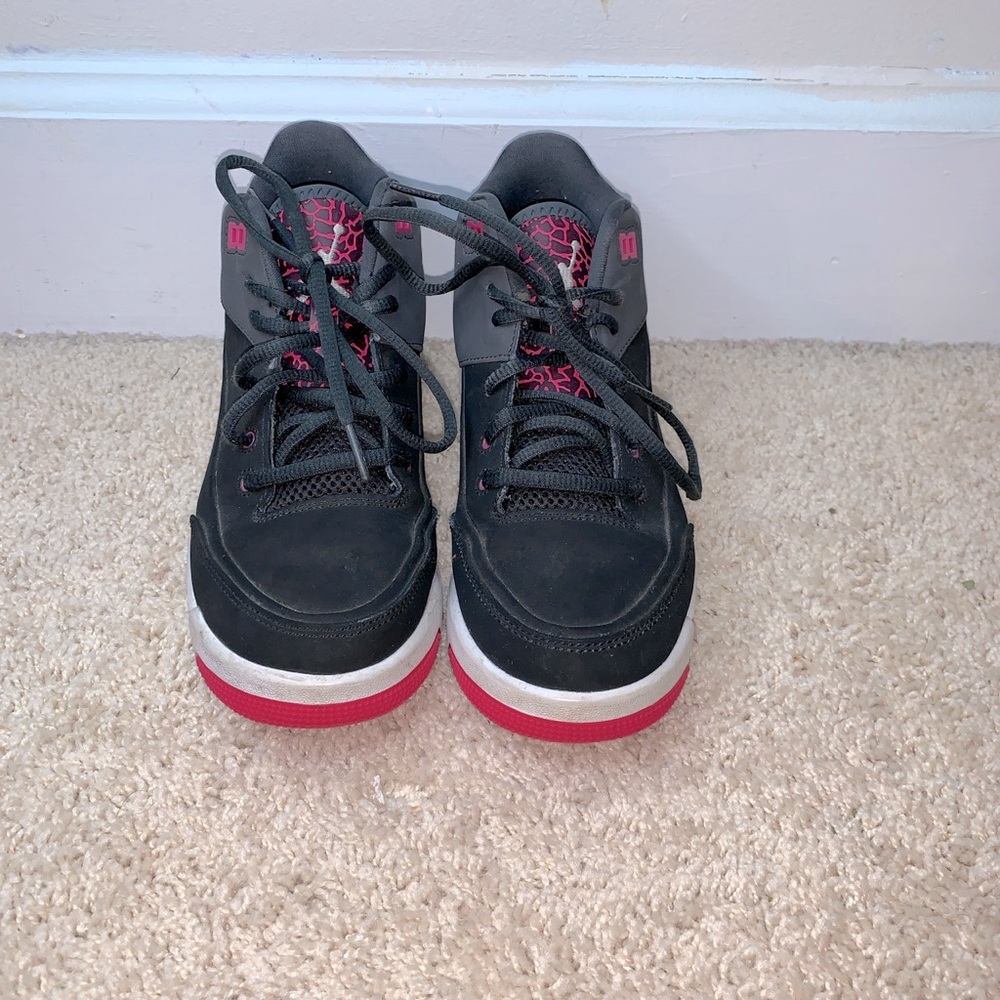 💖pink,grey, and black jordan flights 💖